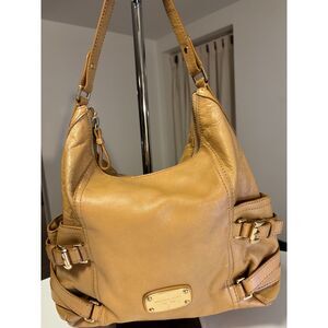 Michael Kors Gansevoort Large Top Zip Hobo in tan/camel leather